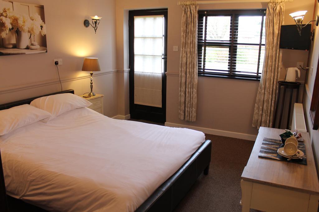 The Swan Motel, Gillingham Бекълс Стая снимка
