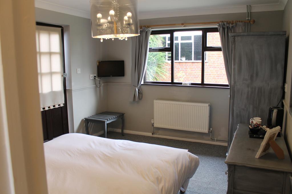 The Swan Motel, Gillingham Бекълс Стая снимка