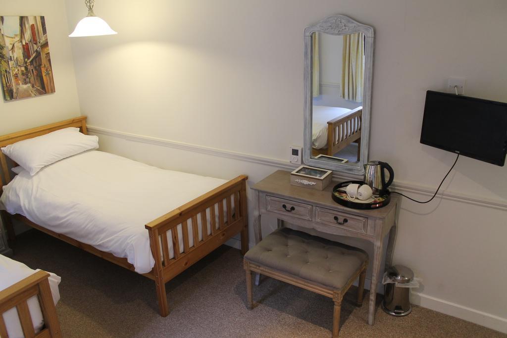 The Swan Motel, Gillingham Бекълс Стая снимка
